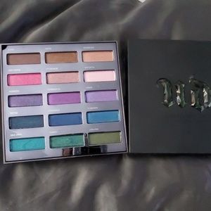 Urban decay urban spectrum eyeshadow palette